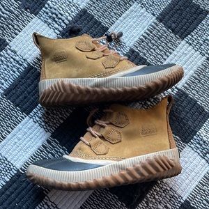 Girls Sorel Out N About boots